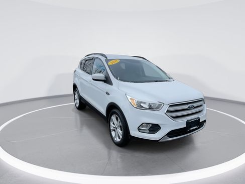 Used 2018 Ford Escape SE image 2