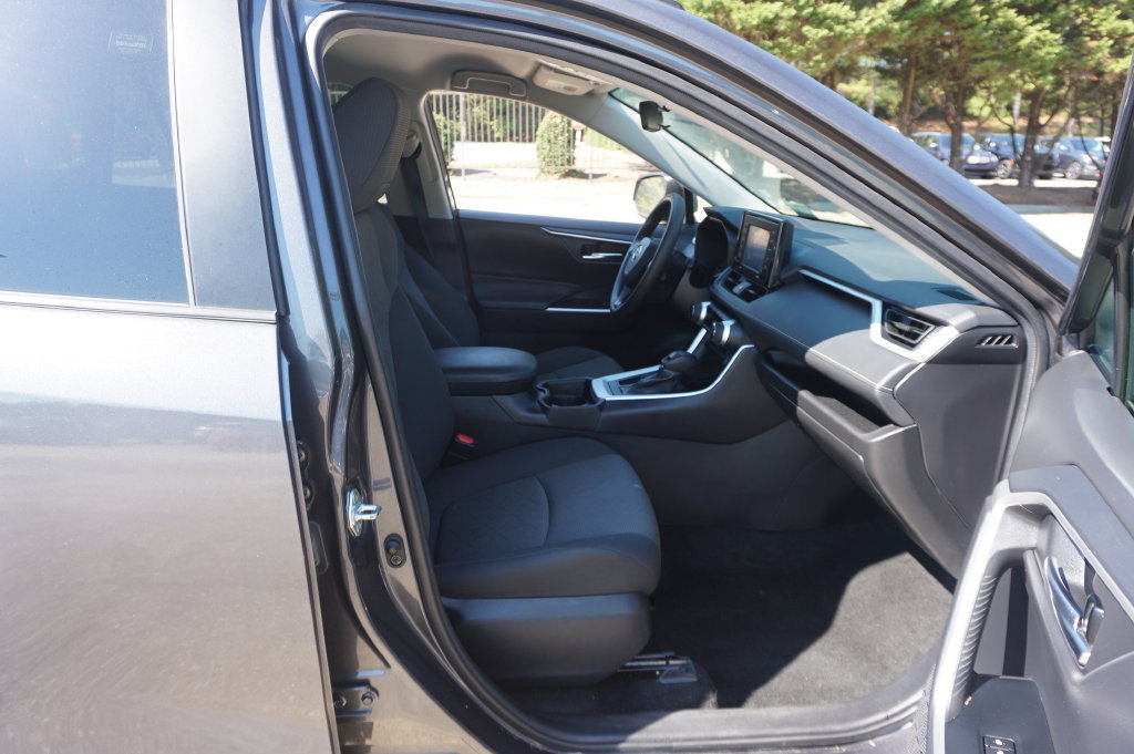 Used 2021 Toyota RAV4 XLE FWD image 17