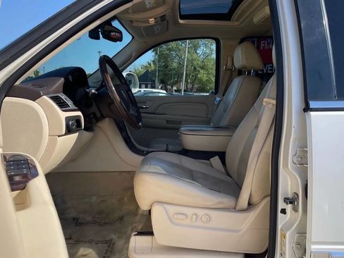 Used 2007 Cadillac Escalade AWD w/ Information Package image 13