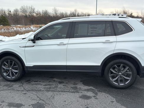 Used 2022 Volkswagen Tiguan SE image 13