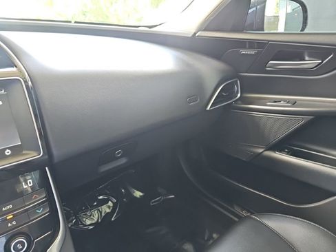 Used 2019 Jaguar XE Premium AWD/4WD image 23