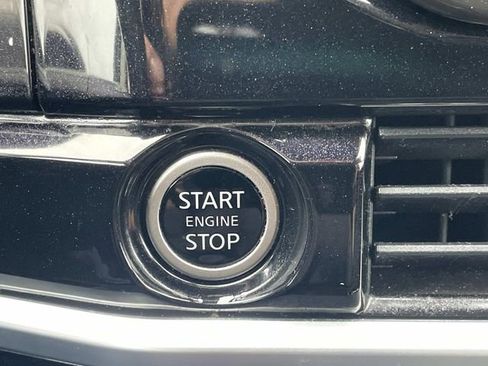 Used 2022 Nissan Pathfinder SV image 28