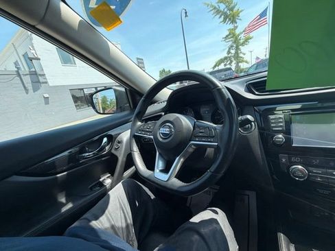 Used 2017 Nissan Rogue SL w/ SL Premium Package AWD/4WD image 29