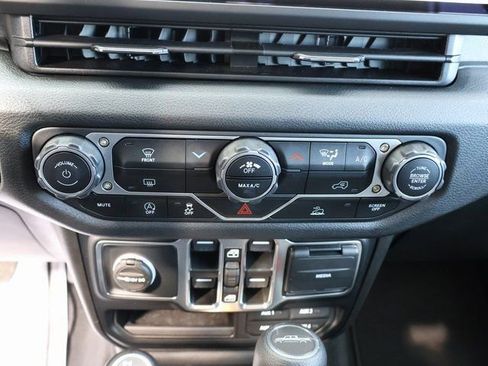 Used 2025 Jeep Gladiator Sport AWD/4WD image 41