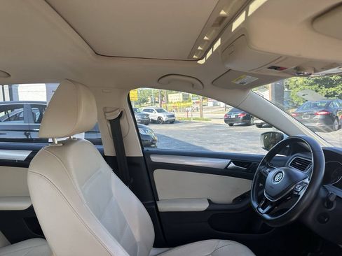 Used 2017 Volkswagen Jetta SE FWD image 7
