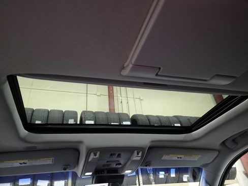 Used 2017 Cadillac Escalade Premium Luxury image 28