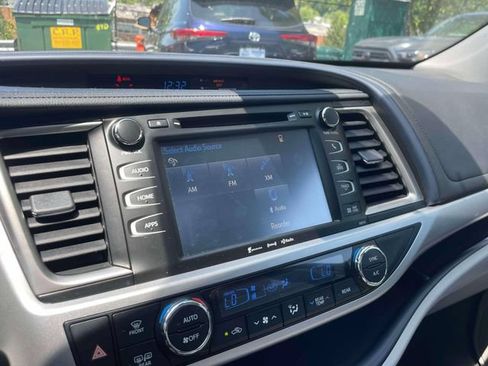 Used 2017 Toyota Highlander XLE AWD/4WD image 28