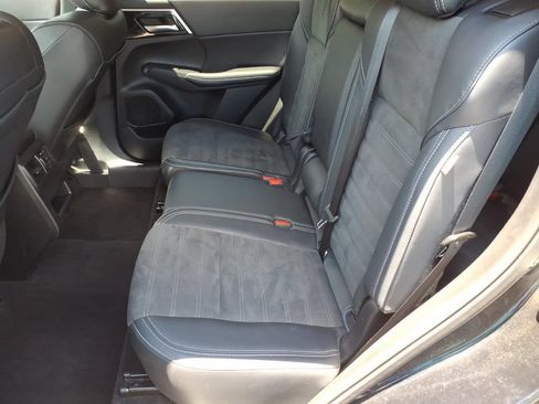 Used 2024 Mitsubishi Outlander AWD image 9