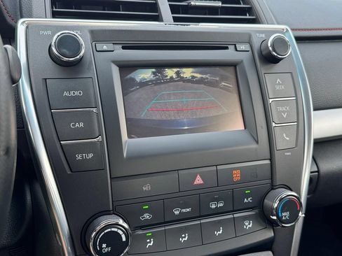 Used 2015 Toyota Camry SE w/ Moonroof Package FWD image 18
