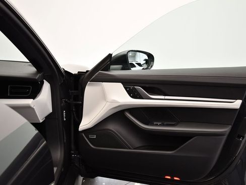 Used 2025 Porsche Taycan image 45