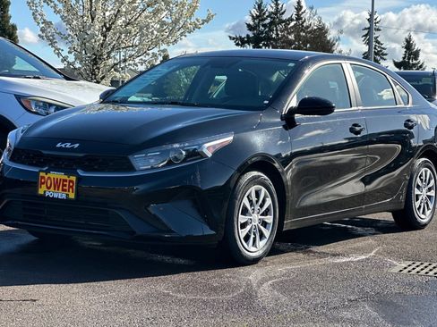 Used 2023 Kia Forte LX image 8