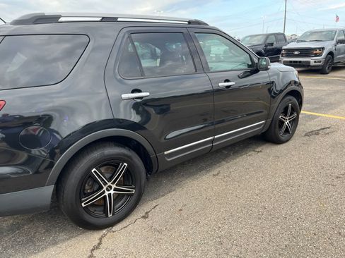 Used 2015 Ford Explorer XLT w/ Equipment Group 202A AWD/4WD image 17