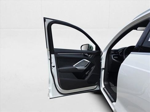 New 2025 Audi Q3 2.0T Premium image 12