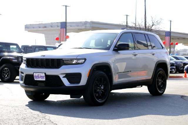 New 2025 Jeep Grand Cherokee Altitude RWD image 7
