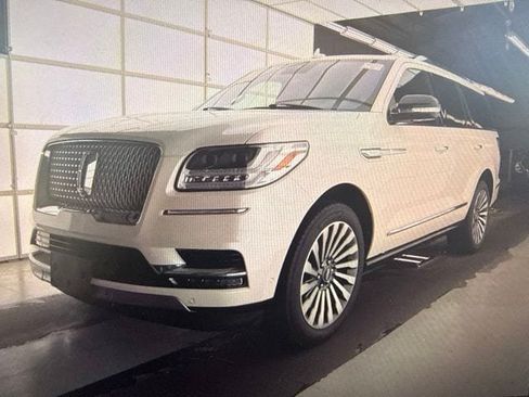 Used 2019 Lincoln Navigator Reserve w/ Cargo Package AWD/4WD image 2