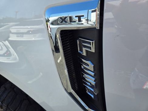 Used 2021 Ford F250 XLT w/ XLT Premium Package AWD/4WD image 9