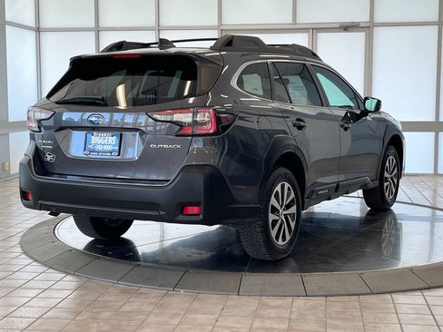 Used 2023 Subaru Outback Premium image 8