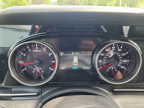 Used 2024 Kia Carnival EX FWD image 20
