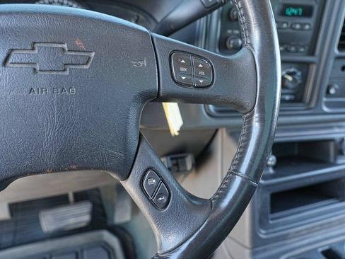 Used 2006 Chevrolet Silverado 2500 W/T w/ Heavy-Duty Power Package AWD/4WD image 23