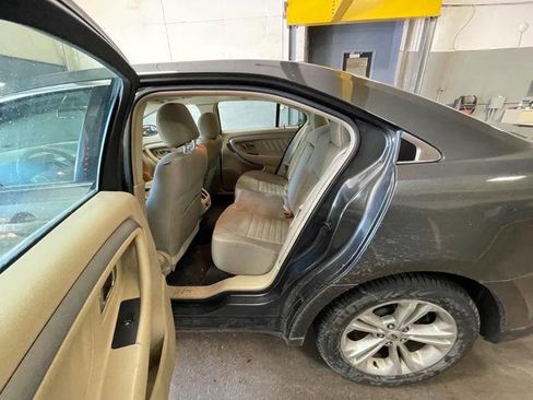 Used 2016 Ford Taurus SE image 21