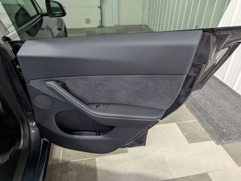 Used 2024 Tesla Model Y Long Range AWD/4WD image 21