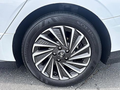 Certified 2025 Hyundai Sonata SEL FWD image 8