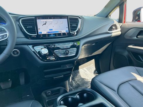 Used 2026 Chrysler Pacifica Select FWD image 22