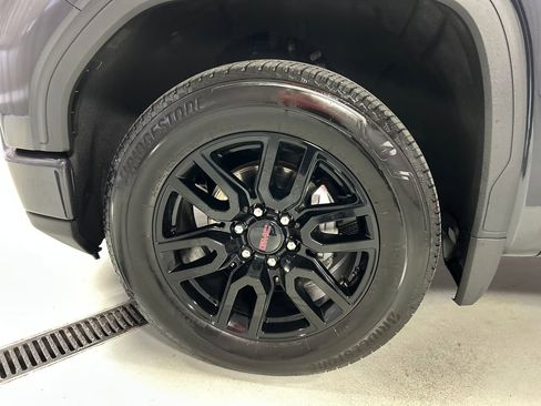 Used 2025 GMC Sierra 1500 Elevation w/ Preferred Package AWD/4WD image 9