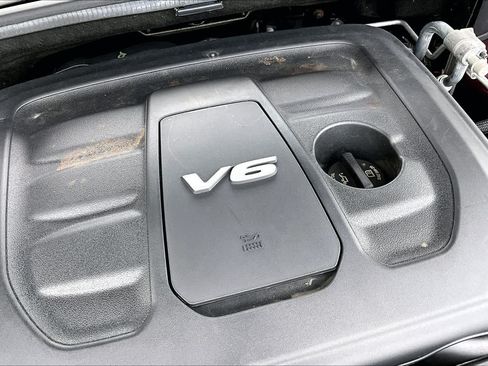 Used 2018 Jeep Grand Cherokee Altitude AWD/4WD image 31