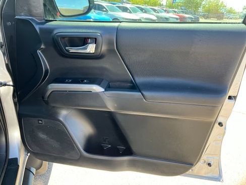 Used 2021 Toyota Tacoma TRD Sport w/ TRD Premium Sport Package AWD/4WD image 16