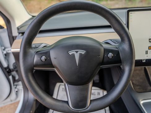 Used 2023 Tesla Model 3 Standard Range RWD image 15
