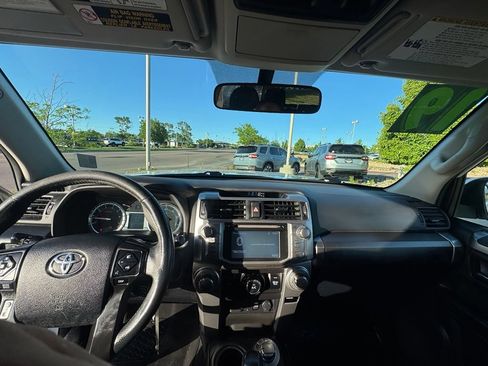 Used 2019 Toyota 4Runner SR5 AWD/4WD image 9