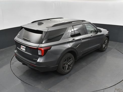 Used 2025 Ford Explorer ST-Line w/ ST-Line Street Pack AWD/4WD image 47