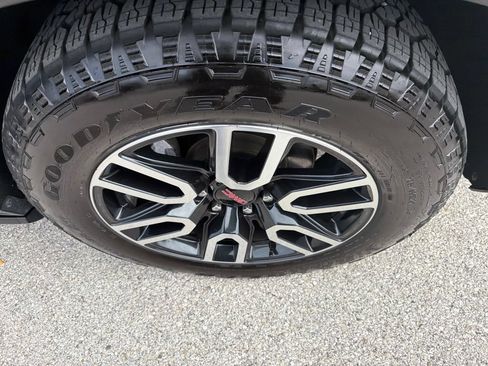 Used 2022 GMC Yukon AT4 AWD/4WD image 21