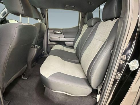 Used 2022 Toyota Tacoma TRD Off-Road AWD/4WD image 15