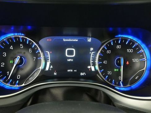 Used 2026 Chrysler Pacifica Limited FWD image 8