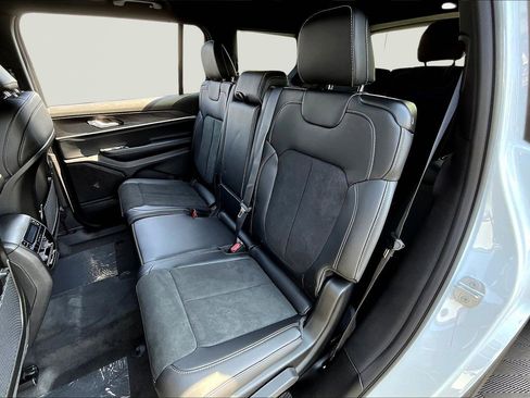 New 2026 Jeep Grand Cherokee L 4WD image 18