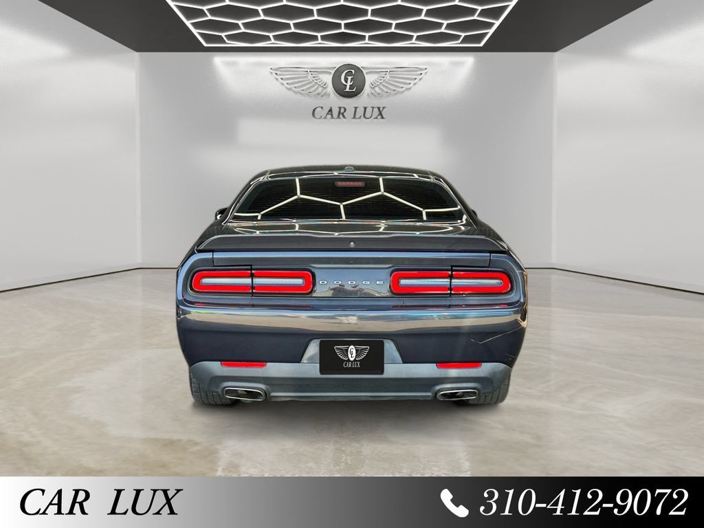 Used 2019 Dodge Challenger SXT RWD image 4