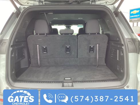 Used 2025 Chevrolet Traverse LT image 11