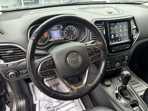 Used 2019 Jeep Cherokee Limited image 14