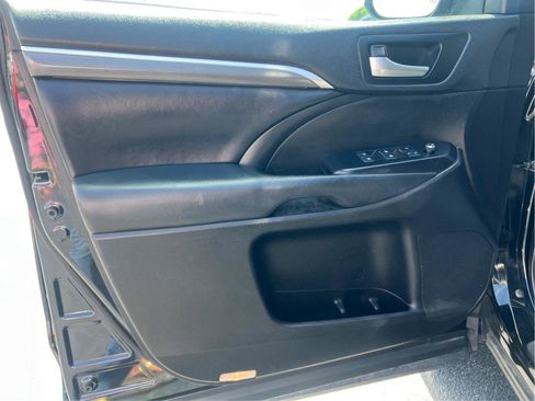 Used 2019 Toyota Highlander SE AWD/4WD image 21