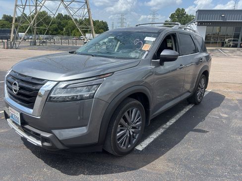 Used 2023 Nissan Pathfinder SL w/ SL Premium Package FWD image 2
