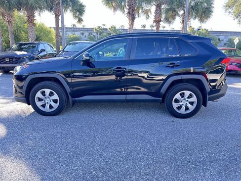 Used 2021 Toyota RAV4 LE AWD/4WD image 3