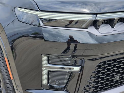 New 2026 Jeep Grand Wagoneer Limited AWD/4WD image 9