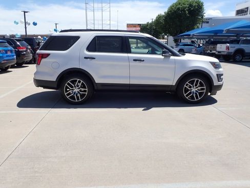 Used 2016 Ford Explorer Sport w/ Equipment Group 401A AWD/4WD image 5