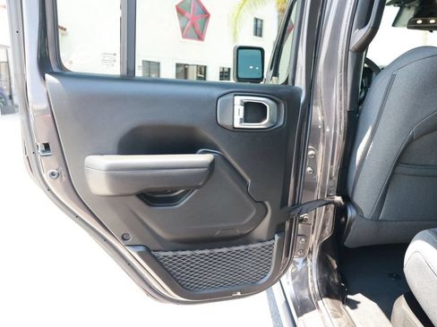 Used 2024 Jeep Wrangler Unlimited AWD/4WD image 37