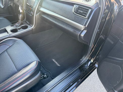 Used 2015 Toyota Camry SE w/ Moonroof Package image 13