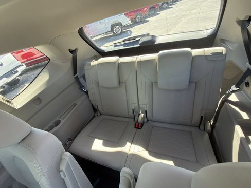 Used 2024 Volkswagen Atlas SE w/ Panoramic Sunroof Package FWD image 22