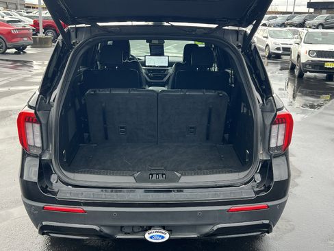 Certified 2025 Ford Explorer ST-Line image 8