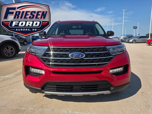 Used 2024 Ford Explorer XLT w/ Equipment Group 202A AWD/4WD image 2